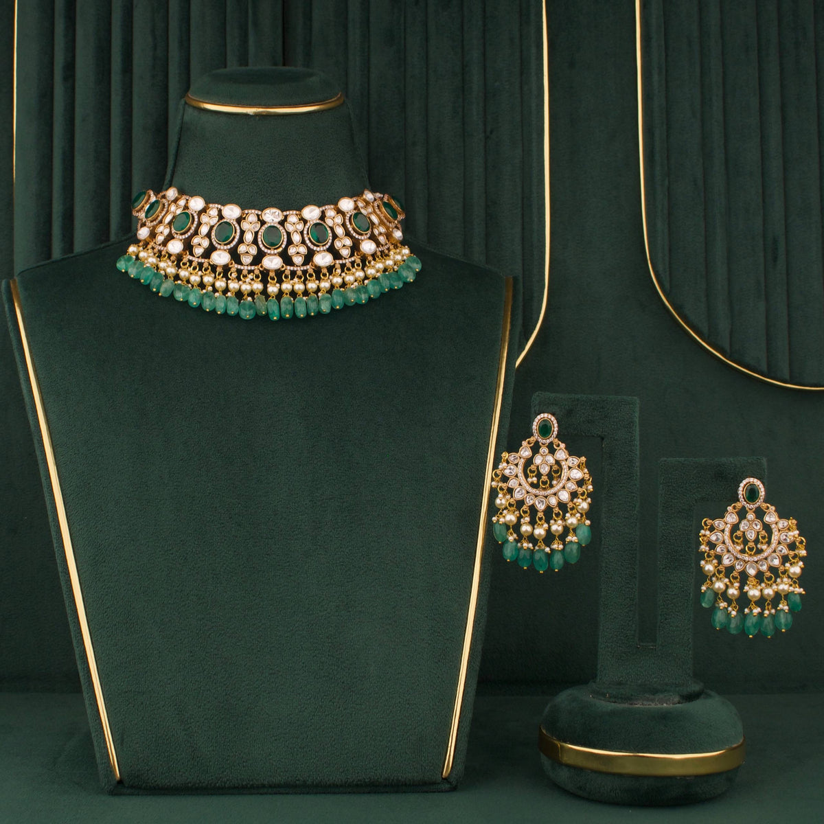 Sleek Victorian Emerald Choker With Earrings