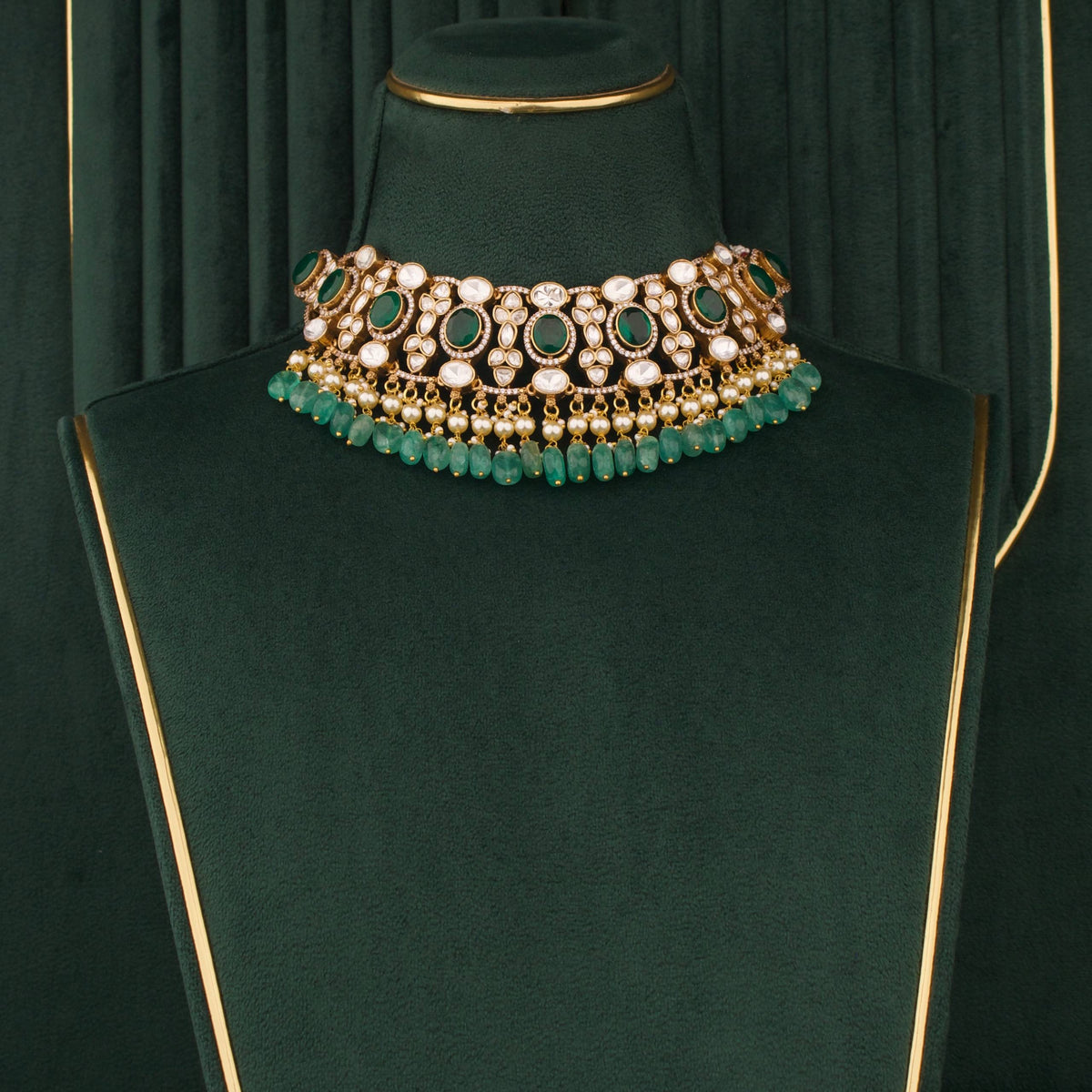 Sleek Victorian Emerald Choker With Earrings