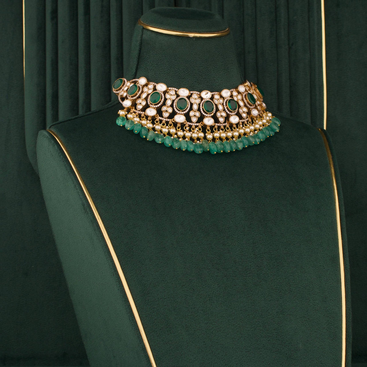 Sleek Victorian Emerald Choker With Earrings