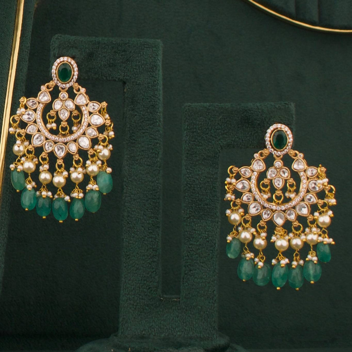 Sleek Victorian Emerald Choker With Earrings