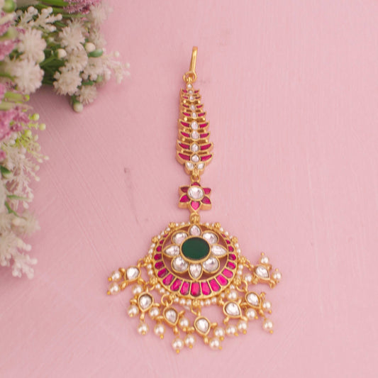 Traditional Kundan Maang Tikka With Green Stone And Pearl Drops