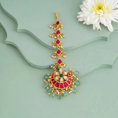 Chand Design Jadau Kundan Maang Tikka With Emerald Beads