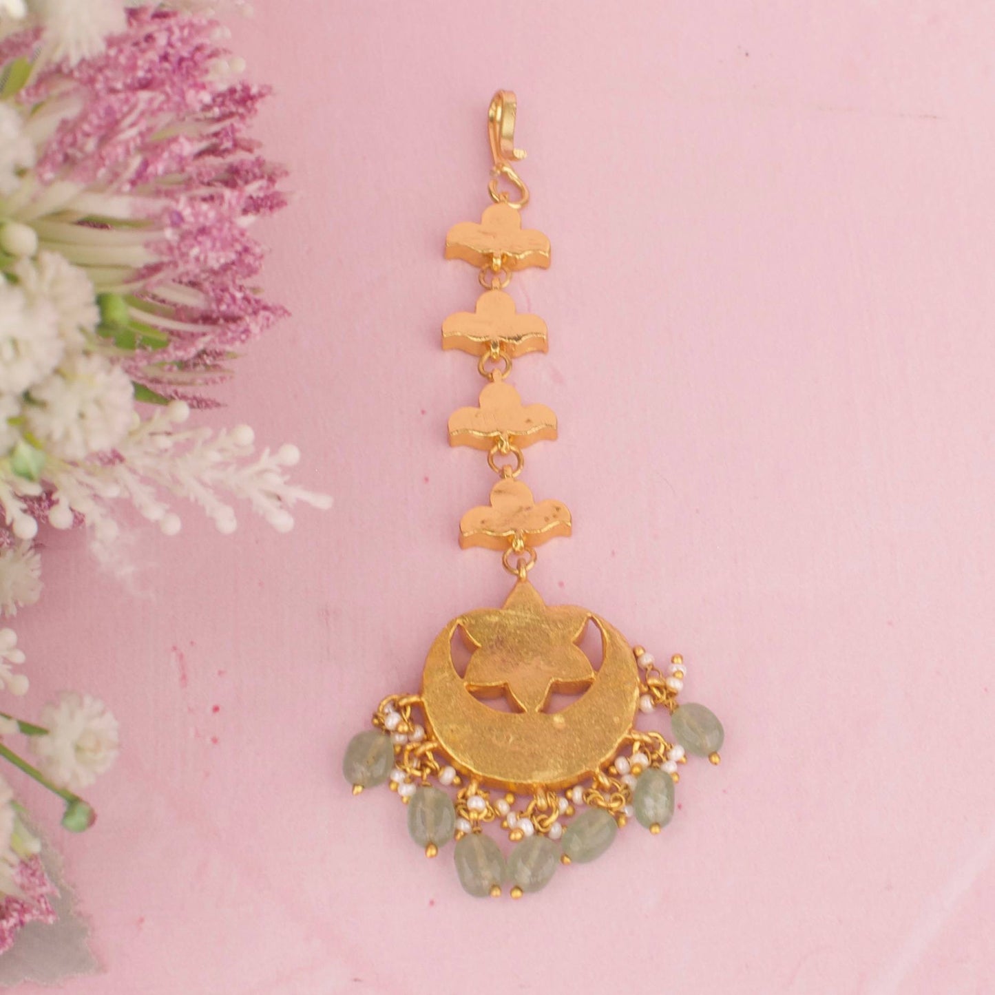 Classic Jadau Kundan Maang Tikka With Green Drops