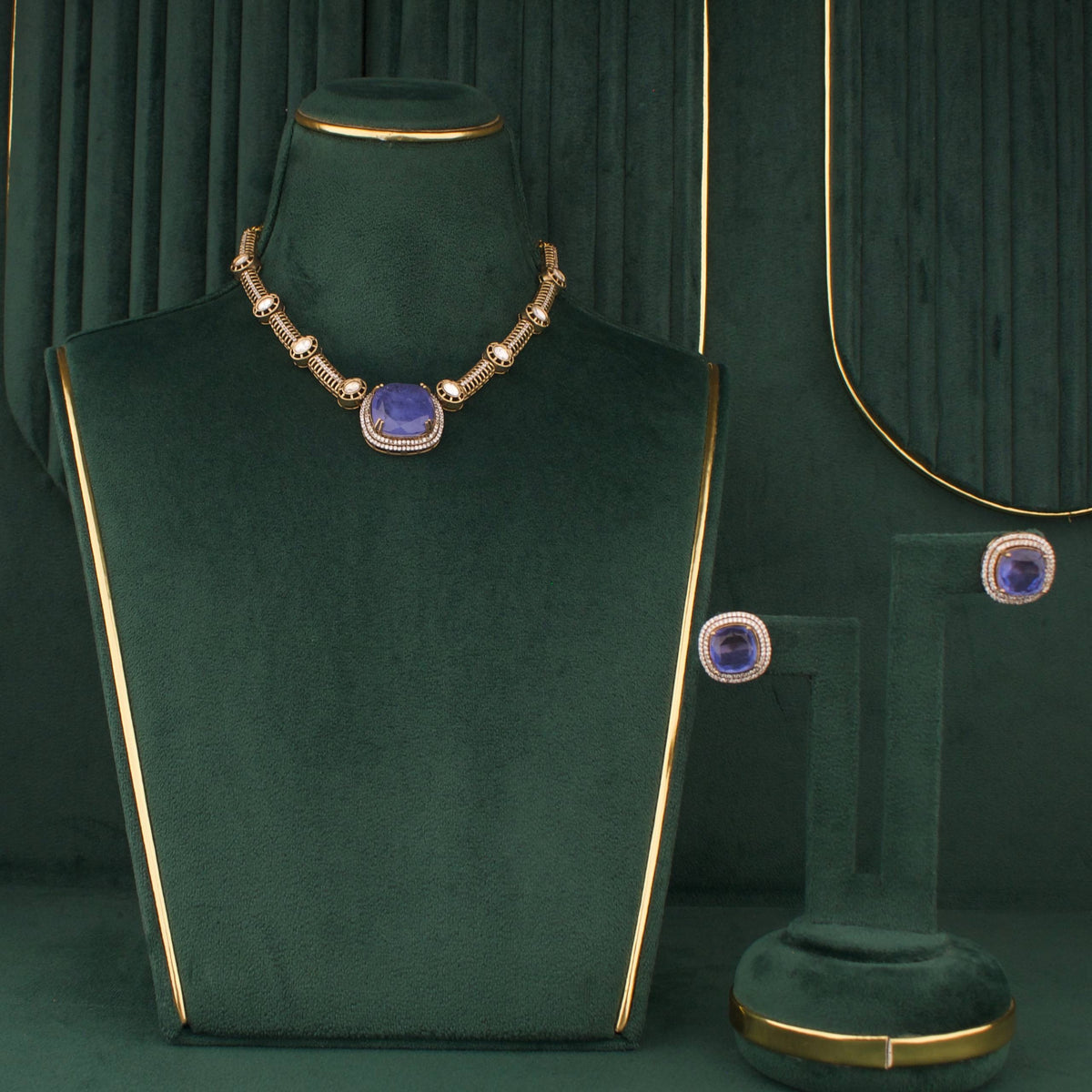 Victorian Kanti Style Necklace With Earrings