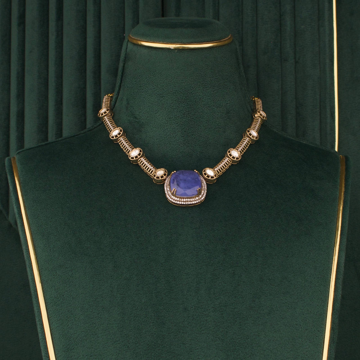 Victorian Kanti Style Necklace With Earrings