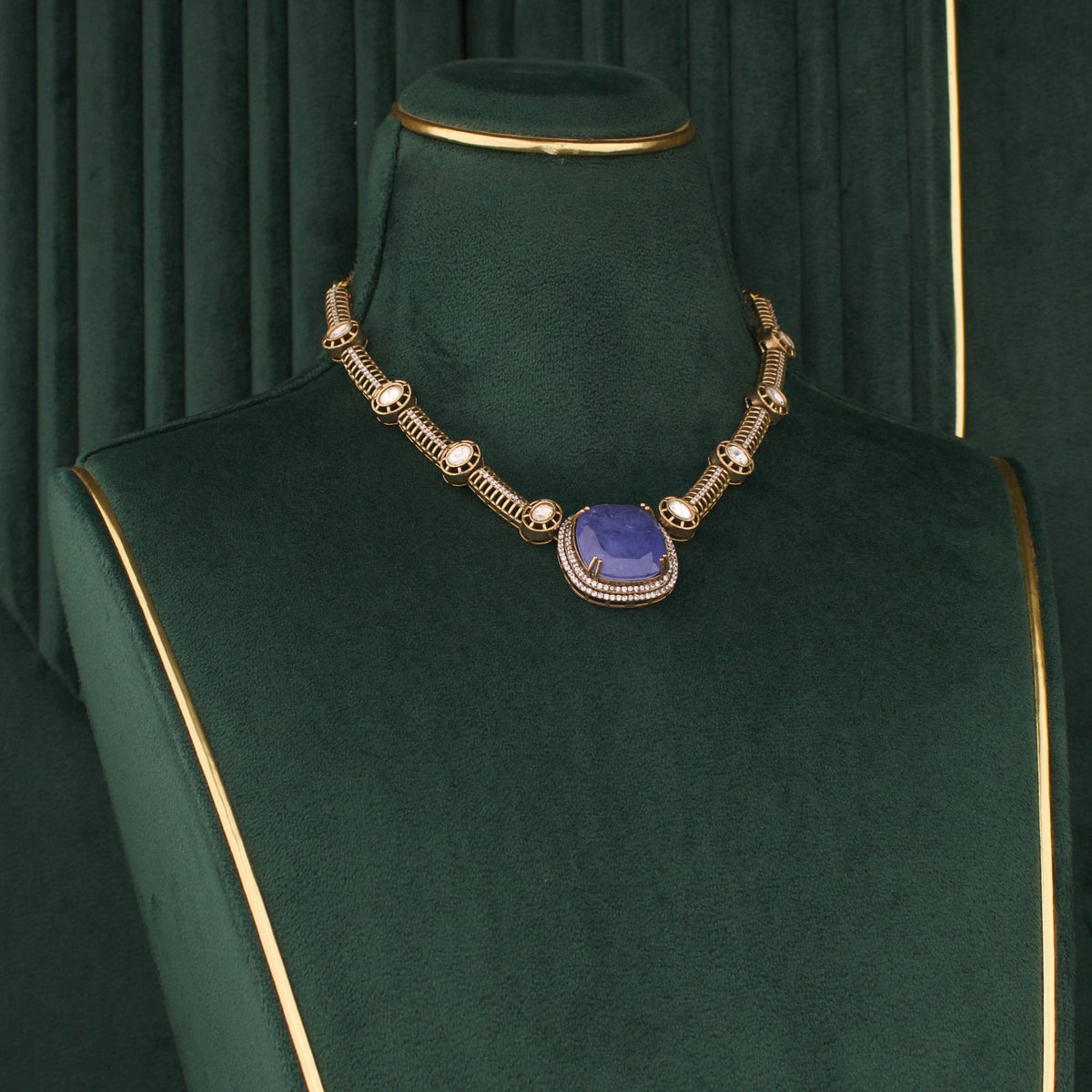 Victorian Kanti Style Necklace With Earrings