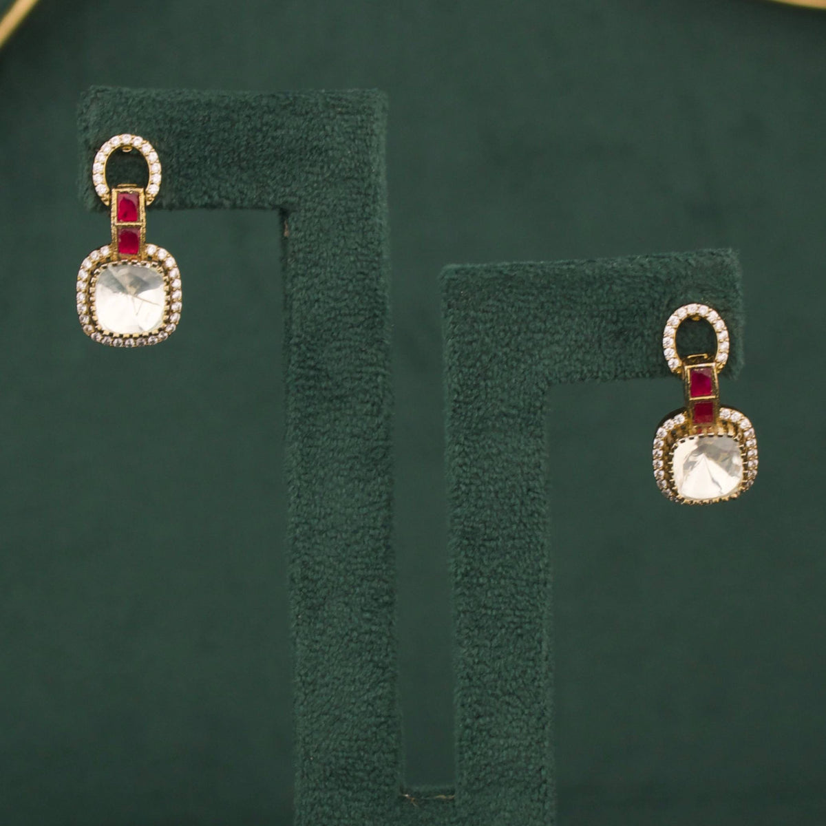 Delicate Victorian Necklace With Earrings